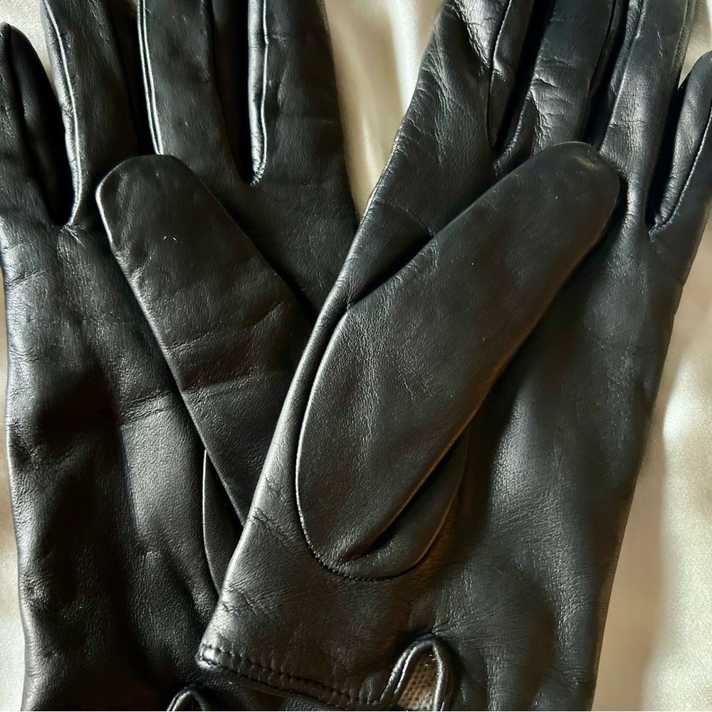 NEW! Beautiful metallic two tone leather gloves. Lined. Size 7.5. Bronze gold. - Picture 3 of 8